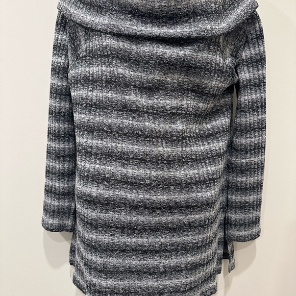 Vince Camuto Women's Off the Shoulder Top - Picture 2 of 6